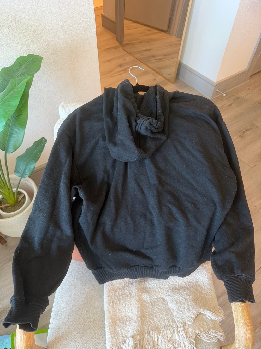 Alo Women’s Black Accolade Hoodie - Picture 3 of 3